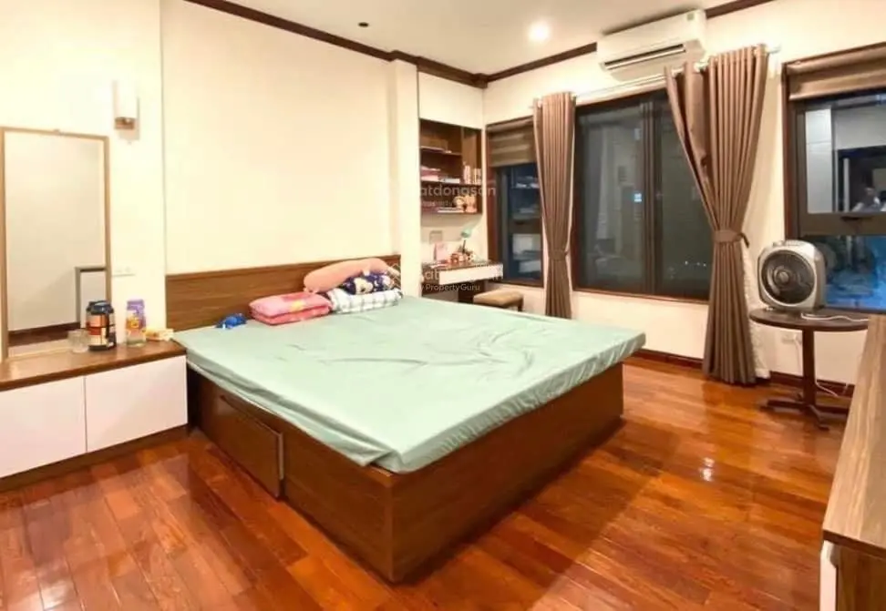 Giảm chào 500tr ! Phân lô Trần Quốc Hoàn! Ô tô tránh, nhà mới, ở ngay, gara, văn phòng, 62m2*5T