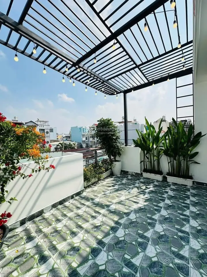 Giảm mạnh chỉ còn 2TỶ950 nhà Lê Thị Bạch Cát, P.11, Q.11. DT 52m2. Đang cho thuê 18tr/th HXH 6m SHR