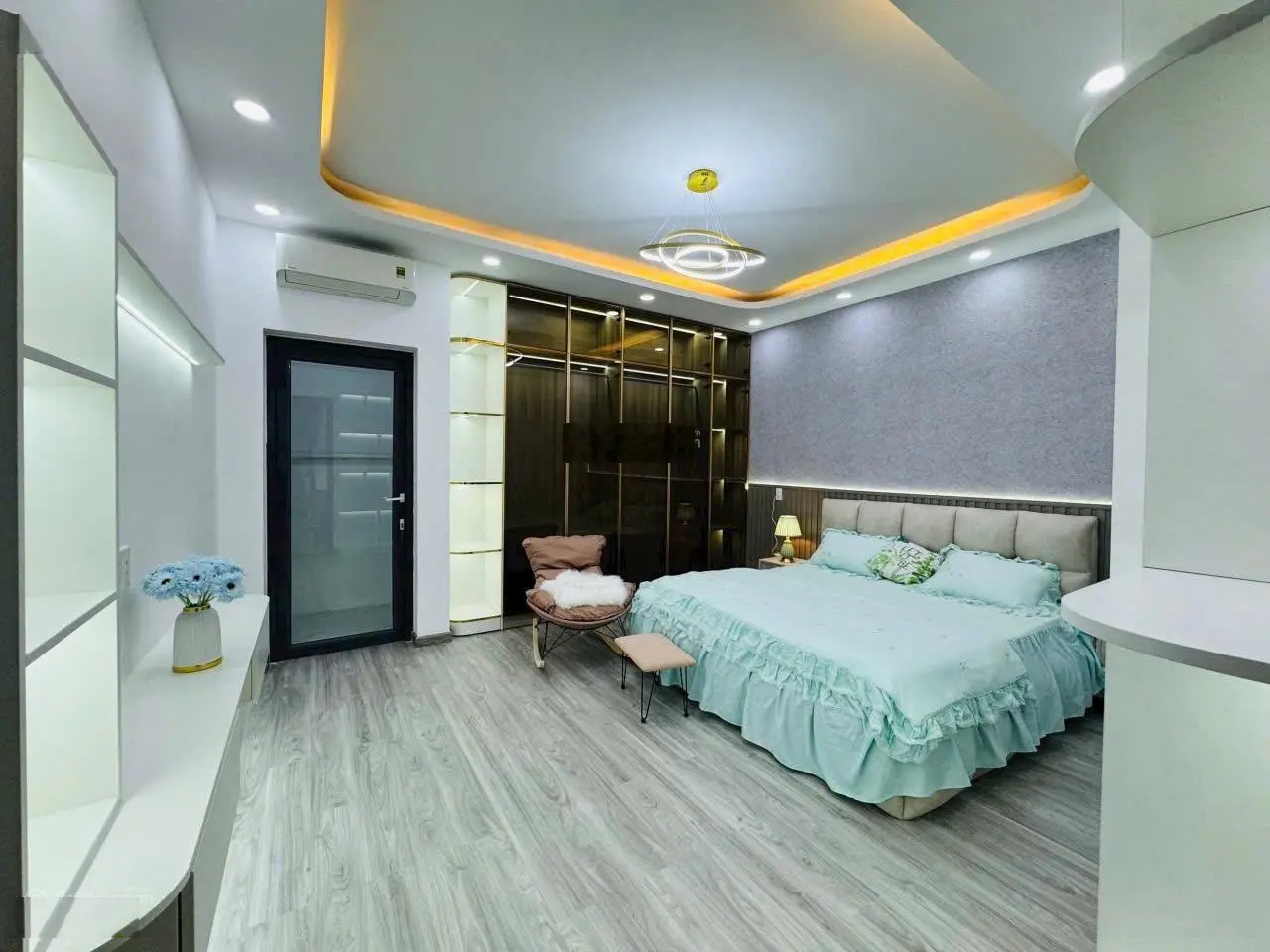Lô nhì mặt tiền đường phạm hữu lầu - phú mỹ - quận 7 ( 4 tầng )