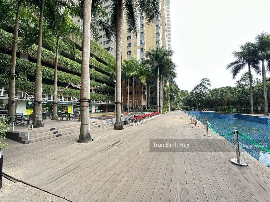Penthouse Làng Việt Kiều - 360m2 - View hồ và biệt thự. Giá 19.8 Tỷ