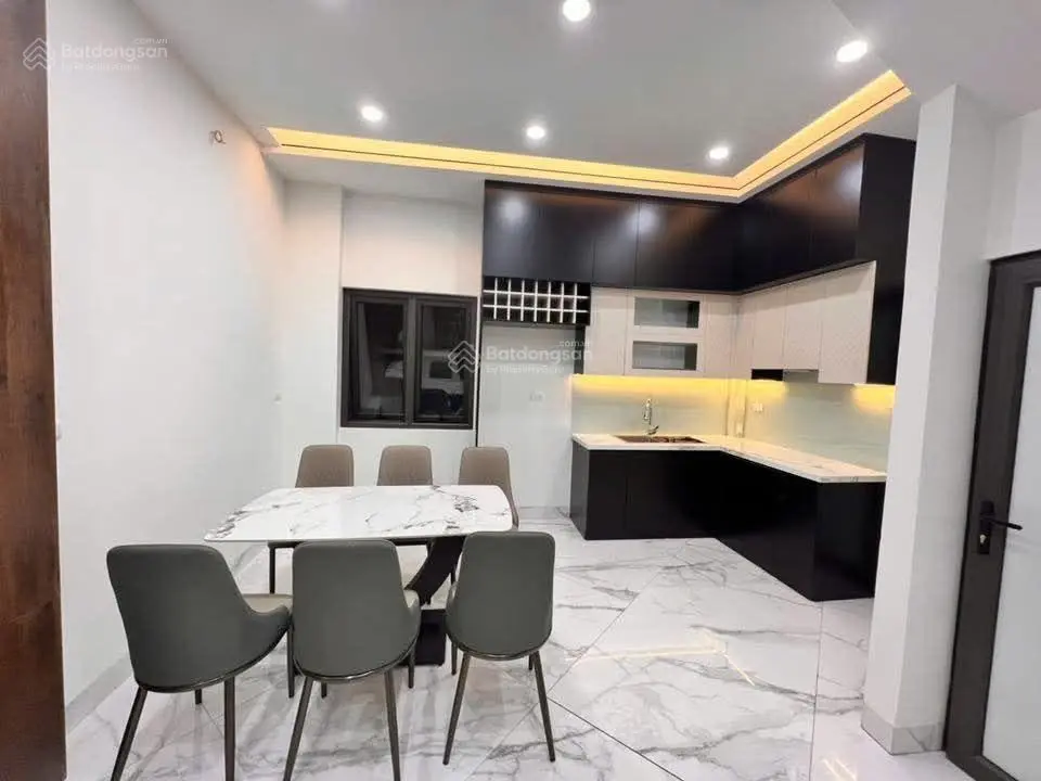 Nhà đẹp Nguyễn An Ninh, ô tô vào nhà, phân lô kinh doanh tốt, sát mặt phố, mặt tiền bế thế, giá 10