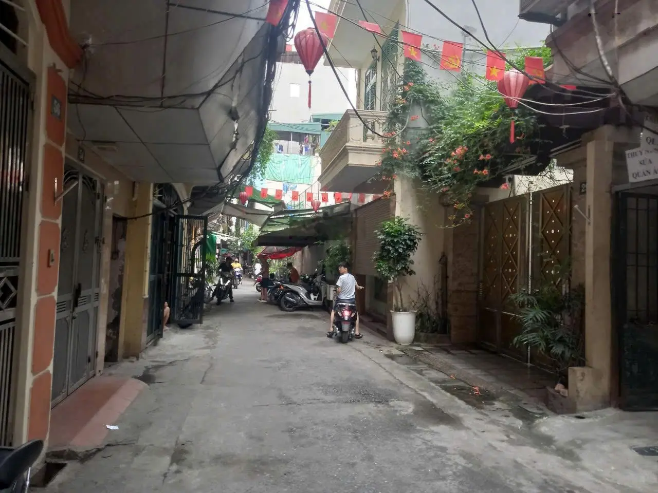 Cần bán nhà riêng tại ngõ 71 Tân Ấp, 41m2, 4 tầng, ngõ thông các phố, giá 6.79 tỷ. LH: 0826 218 ***