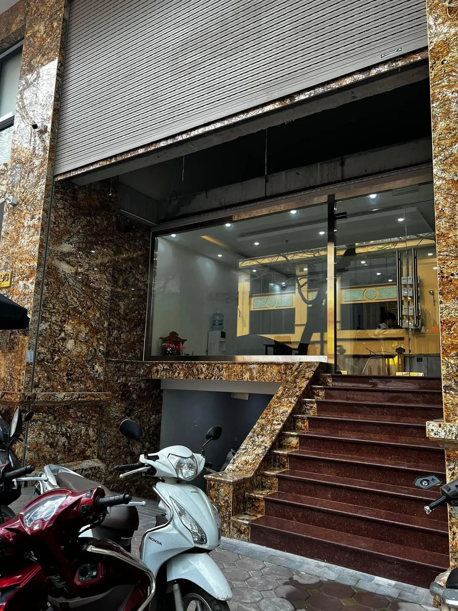 Hiếm! Building mặt phố Dương Đình Nghệ, vỉa hè, kinh doanh, GPXD, PCCC dòng tiền 150tr/th, 112m2*9T