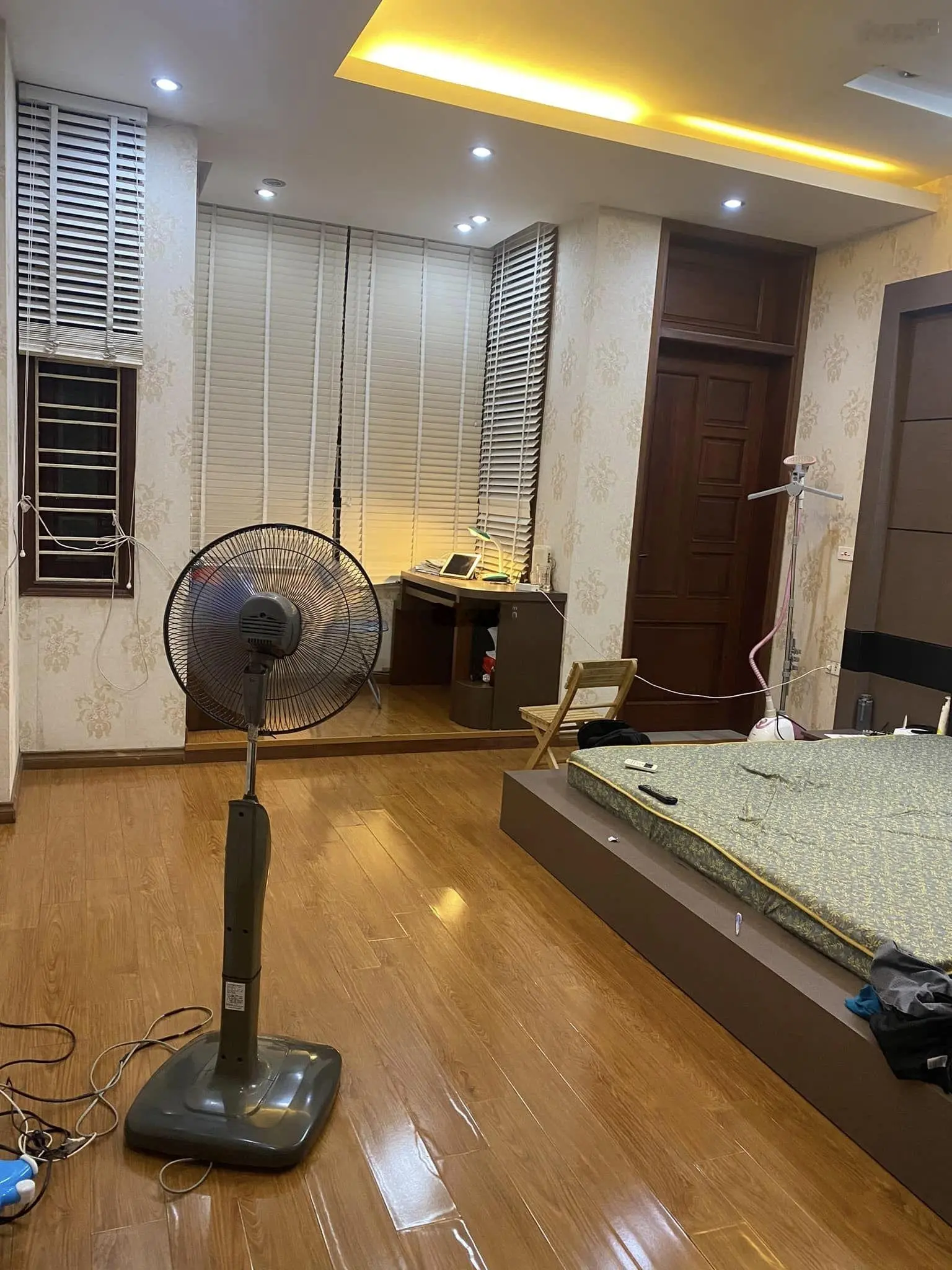 Chính chủ bán nhà mặt phố Trần Thái Tông KD đỉnh 44m2 5T bán 27.5 tỷ vỉa hè 7m thuê 45tr/th