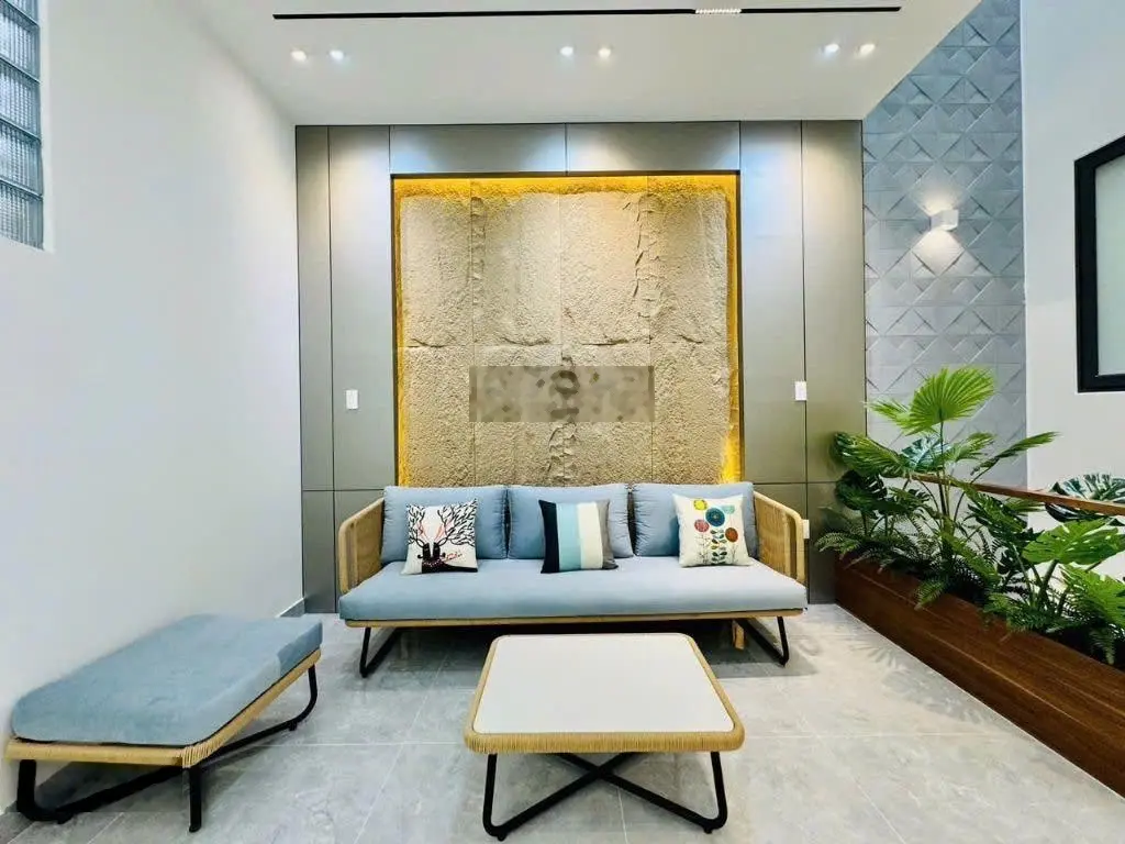Ngay chợ Bến Thành nhà 30m đường Lê Thánh Tôn, Phường Bến Nghé, Quận 1 TpHCM giá bán 3tỷ100. Hẻm 6m