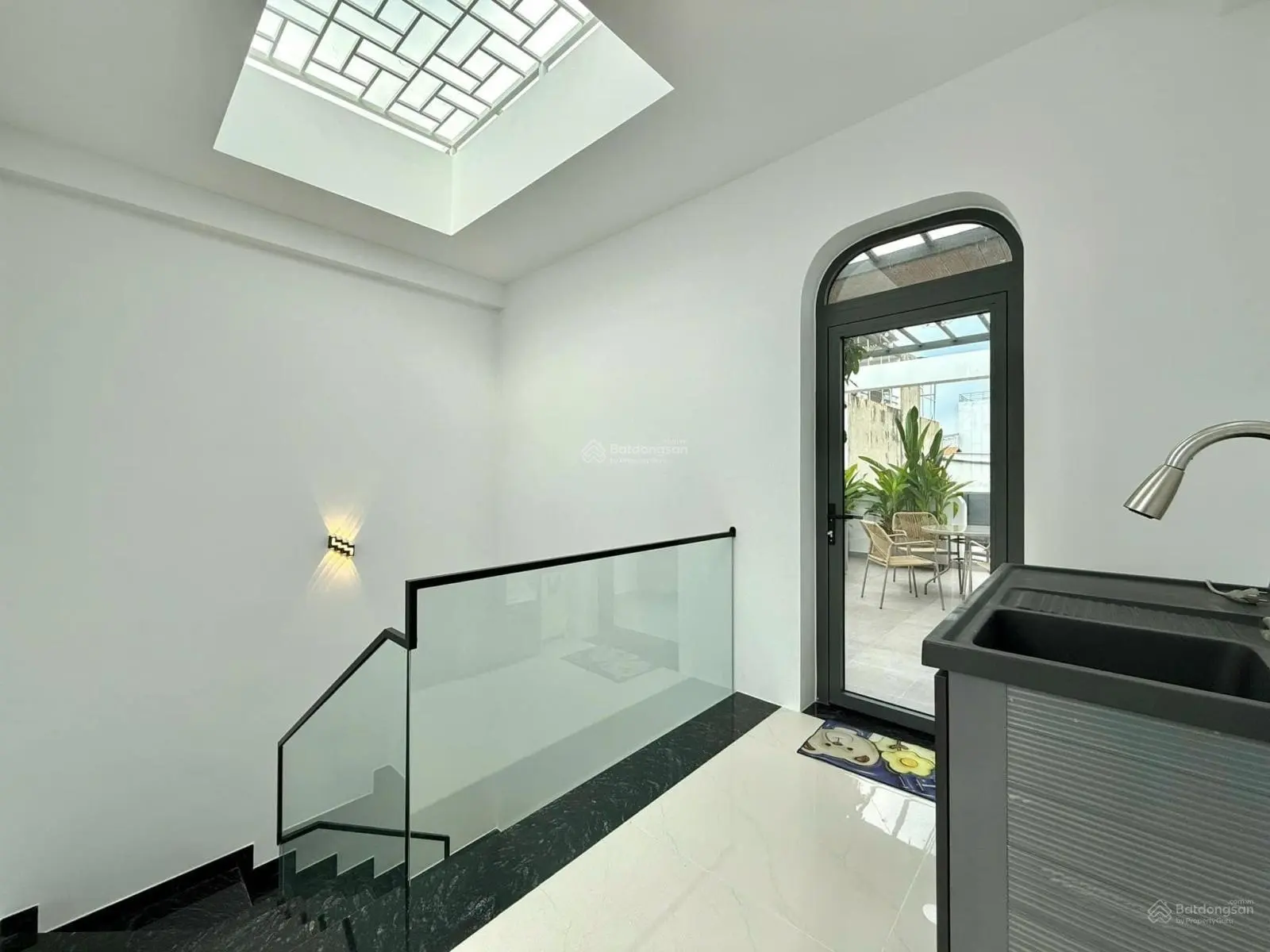 Bán căn nhà 525/9/38 Quang trung P10 ngay BV Hồng Đức 3tầng 4PN 5WC full nội thất 4.35x15m
