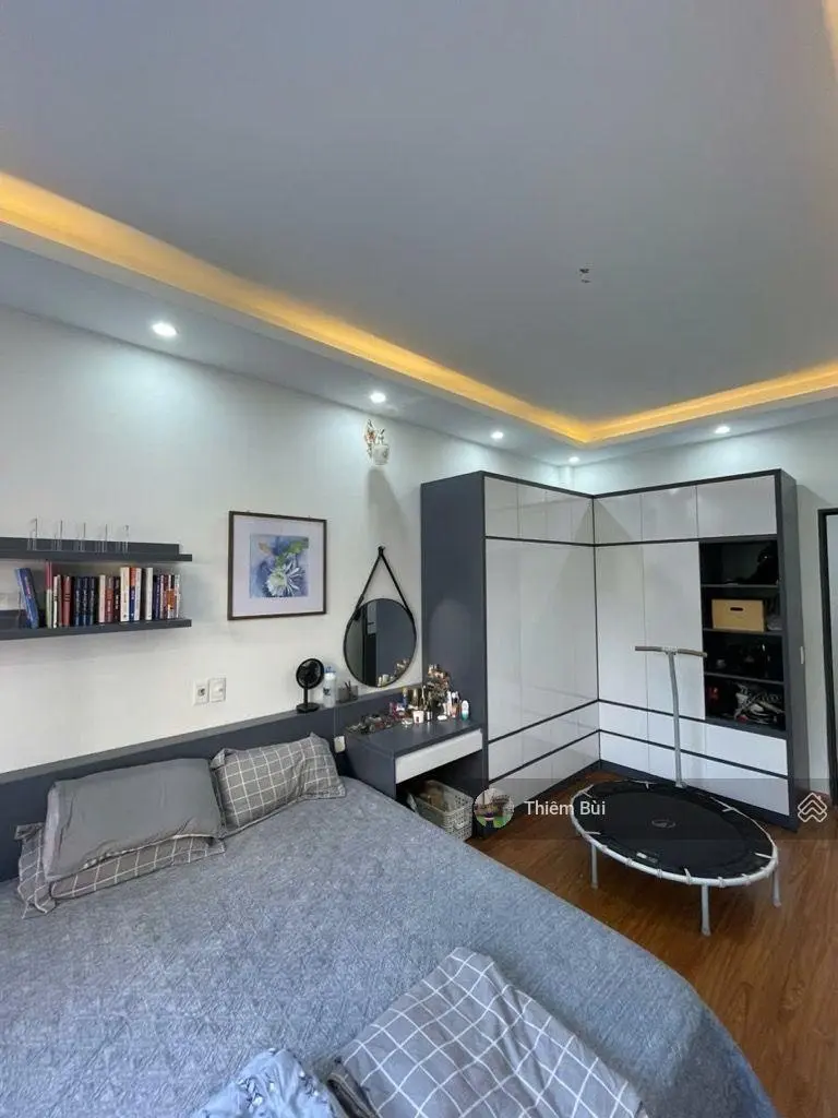 Cần bán gấp nhà dân xây Phố Trạm, ô tô đỗ gần giá chỉ 5.6 tỷ