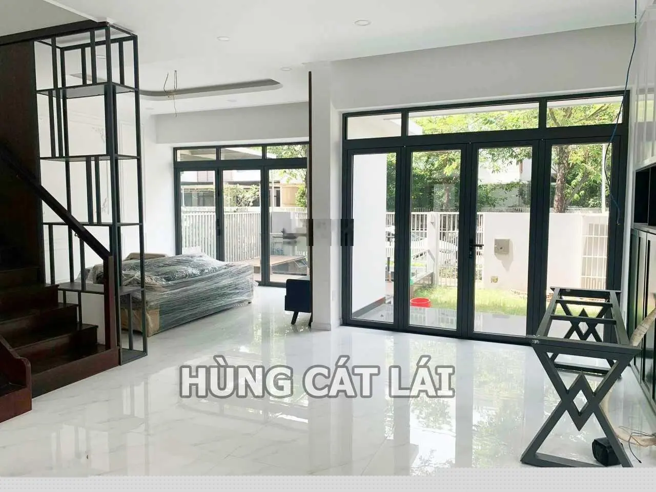 Cực sốc, bán biệt thự Phố Đông Village, DT 230m2, 1 trệt 2 lầu, nhà hoàn thiện giá chỉ 21 tỷ, SHR