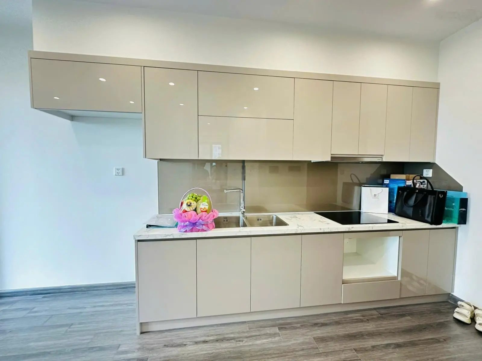 Giá tốt, 4,6 tỷ/ căn 60m2 toà TK2. Căn góc view bể bơi