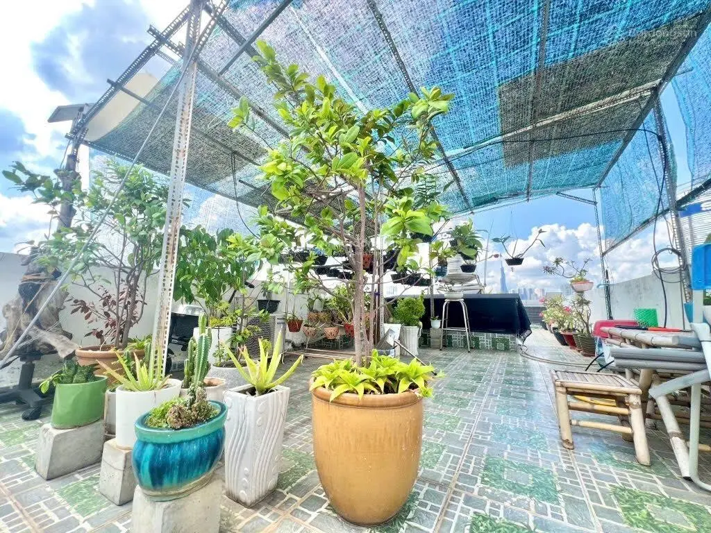 Giảm 600Tr Hiếm - gần KDC Thành Ủy - Ngay say Giga mall, nhà 4 lầu giá 7.2 tỷ SHR.