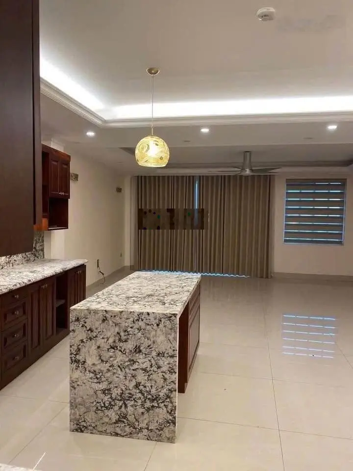 Mặt phố Học viện Tài Chính 4 tầng - DT 130m - MT 7m - kinh doanh tuyệt đỉnh - khu vực sầm uất
