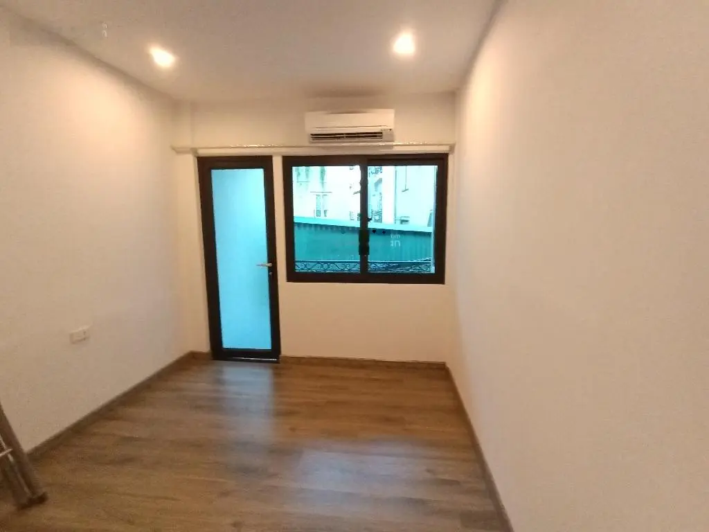 Bán nhà Minh Khai, ngõ thông - kinh doanh, trước nhà ba gác đua, DT 32m2 x 3 tầng , MT rộng 5,4m