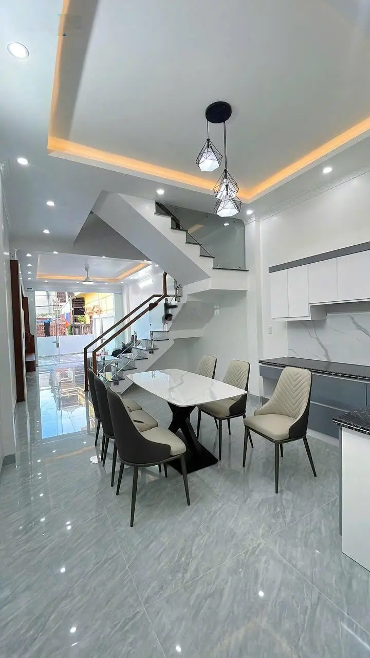 Dãy nhà 4 tầng độc lập khung cột riêng mặt ngõ tại Thiên Lôi - Aeon