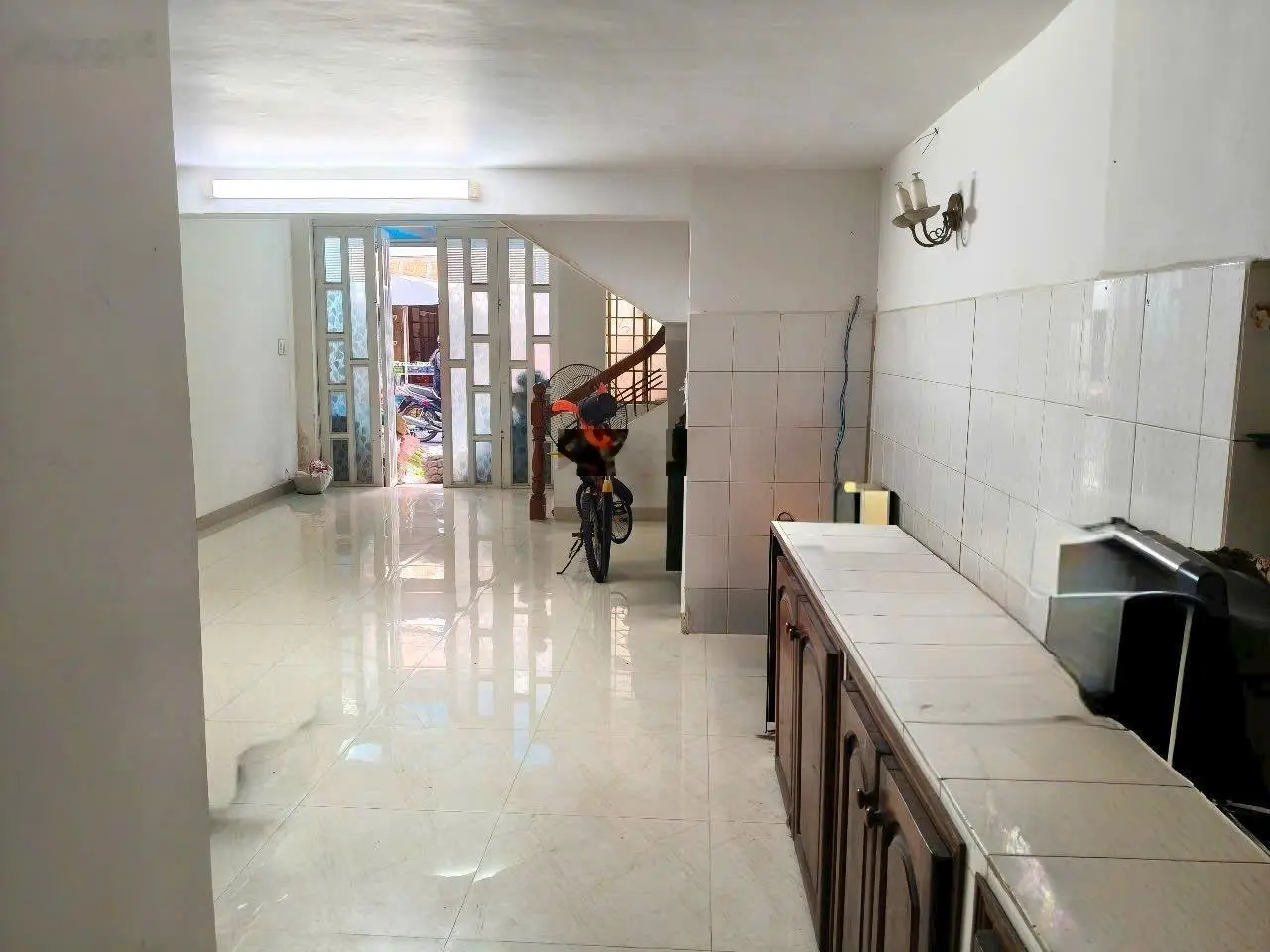 Chủ đi mỹ giảm 1,5 tỷ. bán nhà mặt tiền kd chợ phạm văn hai tân bình gần sân bay ,có 3 pn: 10,5 tỷ.