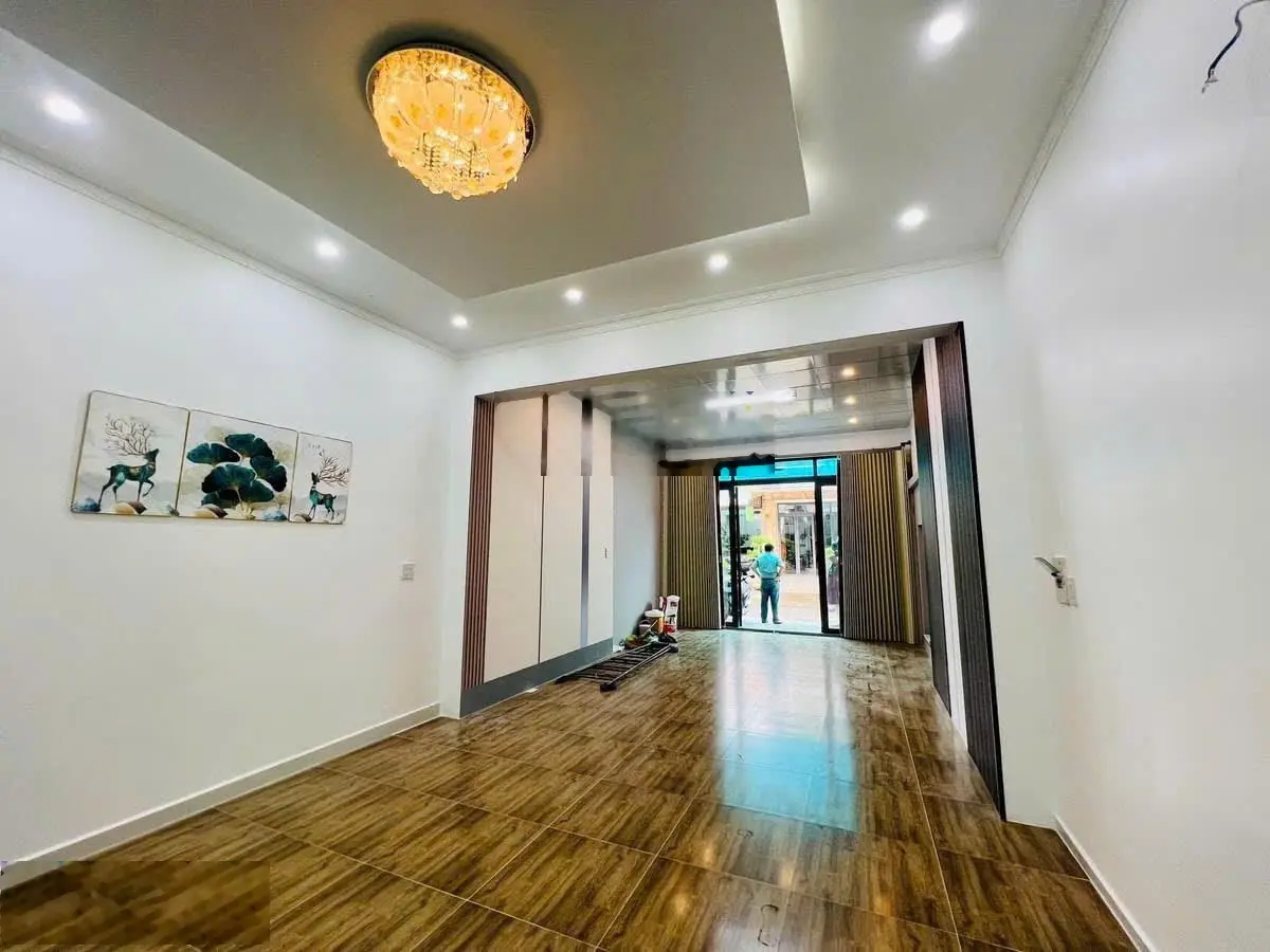 Bán nhà trệt lầu, mặt tiền số 143 đường Chu Văn An