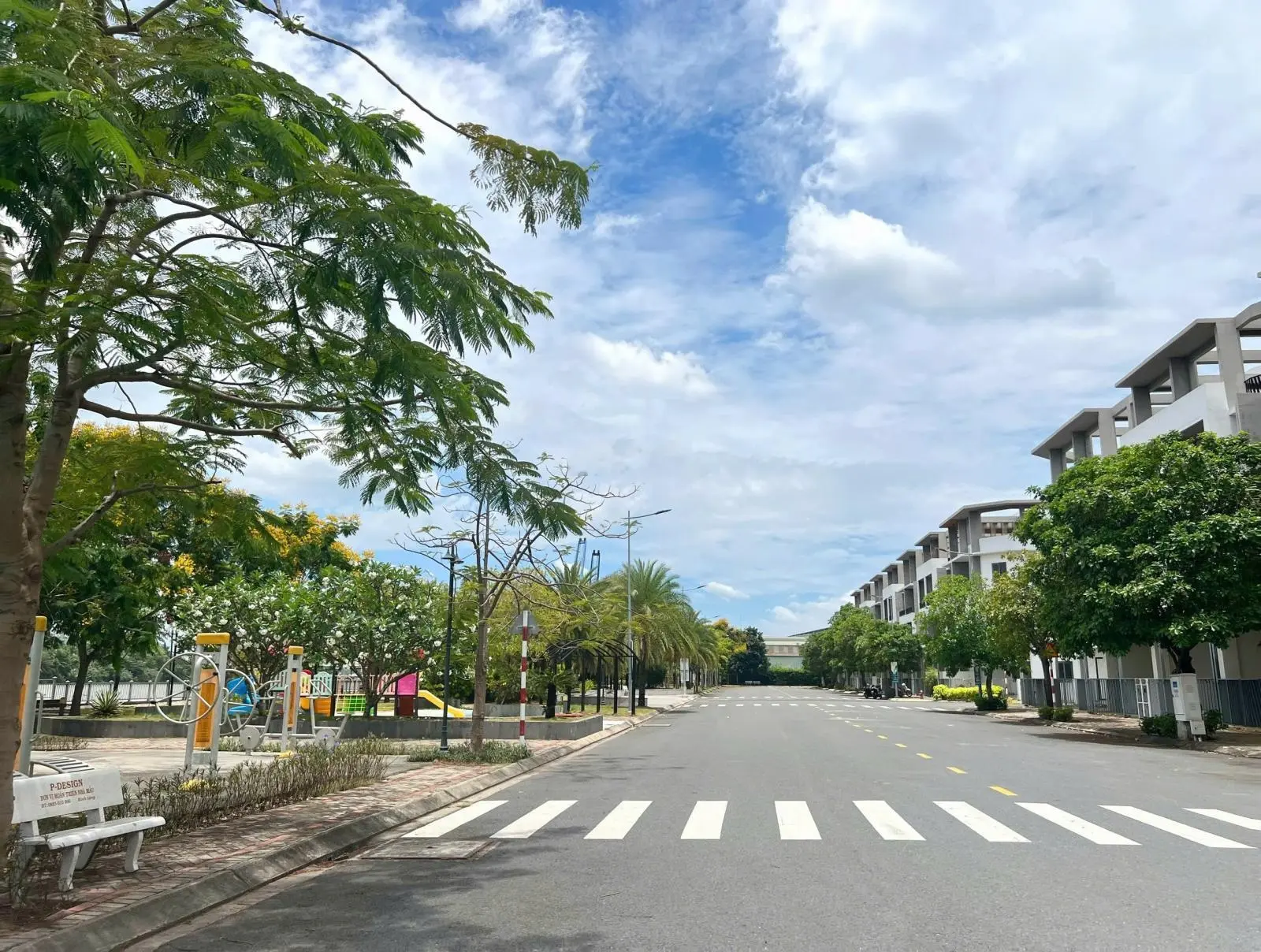 Nhà Phố Mặt Tiền Sông Có Bến Du Thuyền, giá 12 tỷ - DTXD 320m2 - TT 36th, cam kết thuê lại 30tr/th