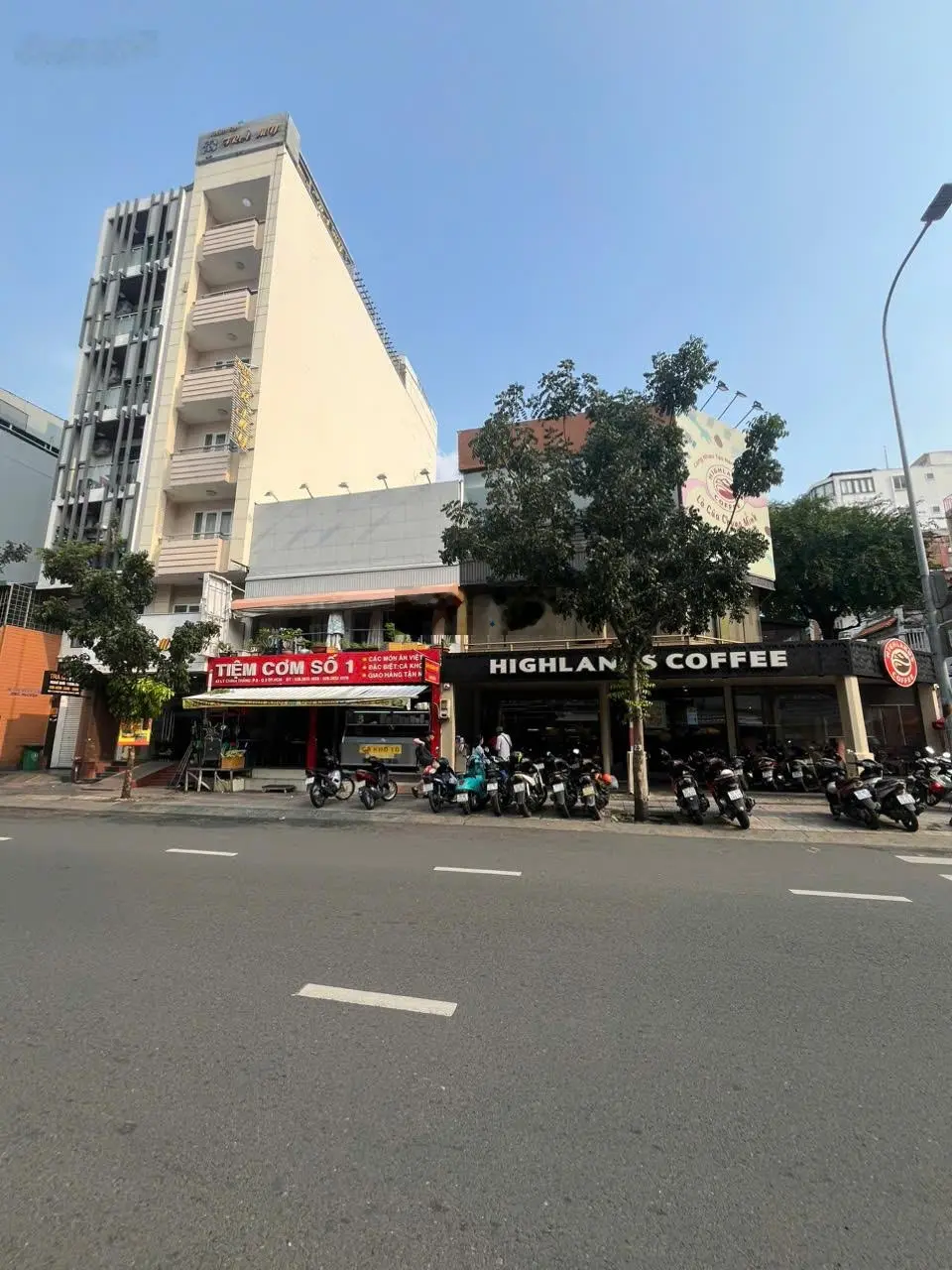 Duy nhất căn nhà MT Lý Chính Thắng, P. VTS, Quận 3: DT 8x15m, 2 tầng. HĐT 70 triệu/tháng
