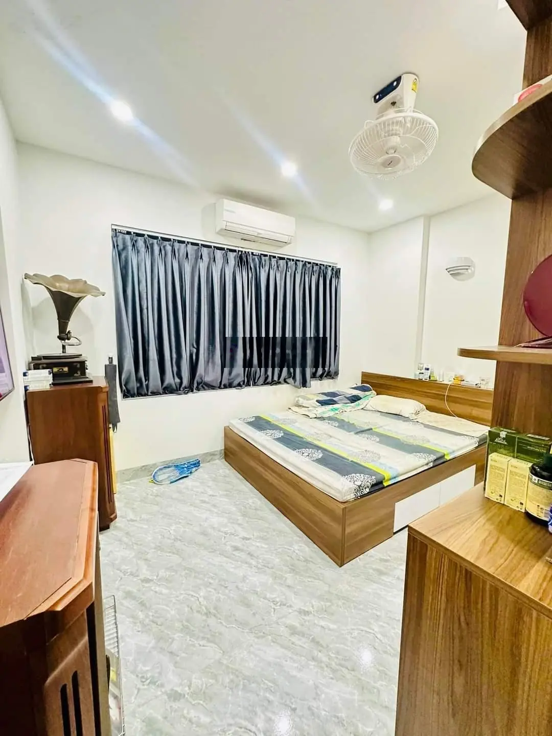 Bán nhà Hoàng Cầu, Đống Đa, dân xây, 7 tầng, thang máy, cách ô tô tránh 10m, mới xây 2 năm