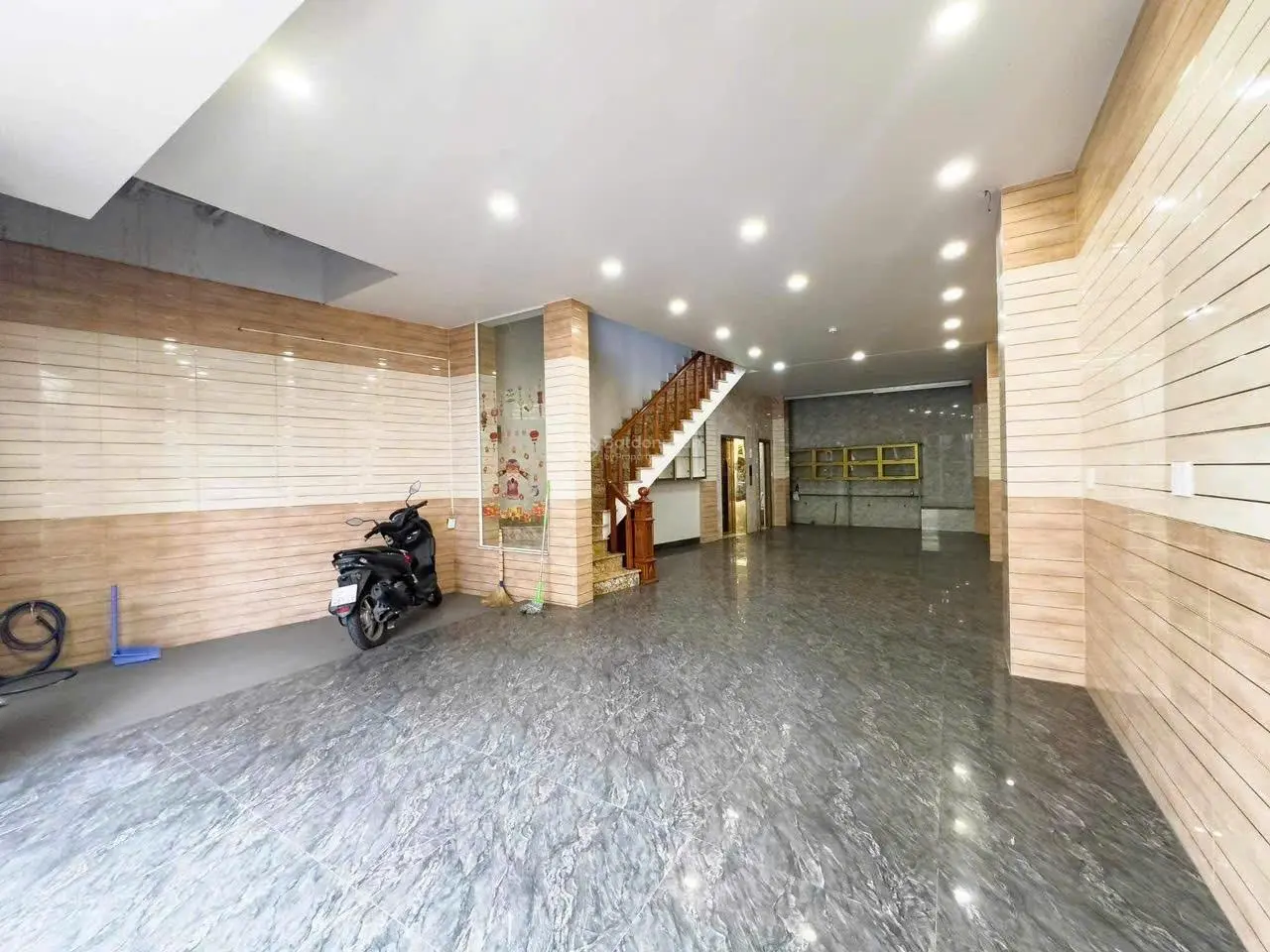 Nhà Mặt Tiền Nguyễn Văn Đậu - Ngang 7m - 7 Tầng Thang Máy Chạy Vi Vu.