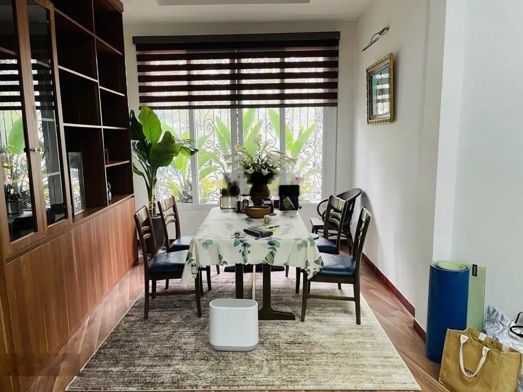 Siêu vip Cầu Giấy, sát mặt phố - ô tô vào nhà sân rộng kd cực đỉnh, 96,6m2, giá 26 tỷ