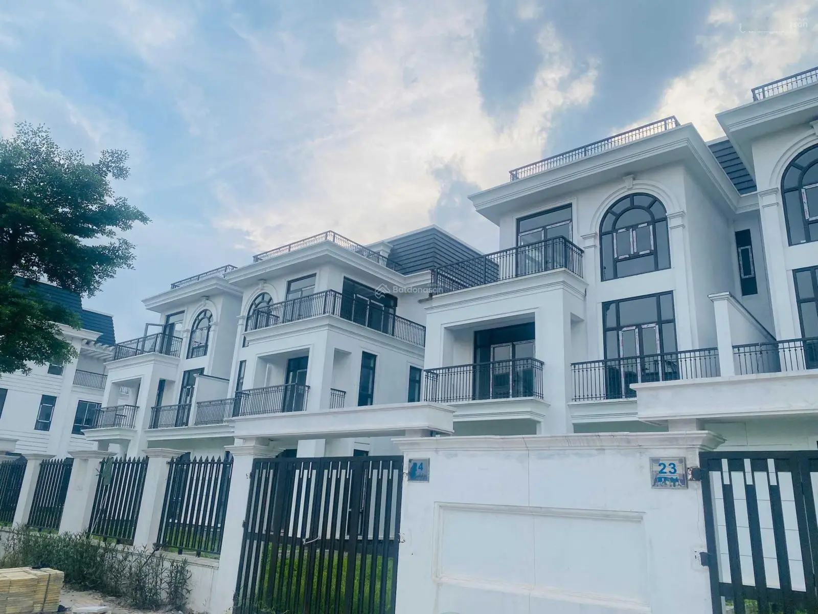 Biệt thự song lập cạnh căn góc DT: 300m2, view công viên, tiến độ 15% chỉ 5x triệu/m2 tại HUD ML