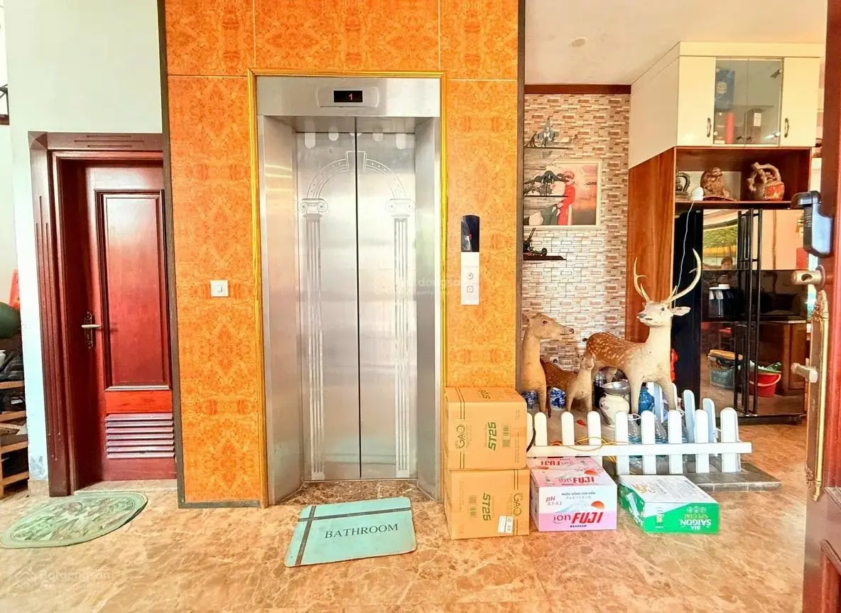 Nhà đẹp Lạc Long Quân gần Lotte Tây Hồ, Lô góc 100m x 5T thang máy, mặt 10m, phân lô ô tô.