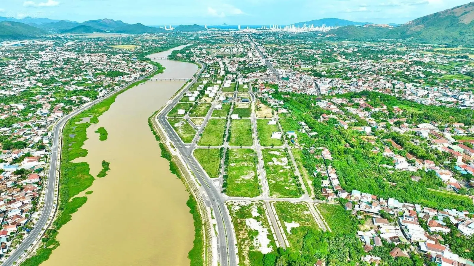 Chủ kẹt tiền, cần ra gấp lô đất tại Khu đô thị Nam Sông Cái