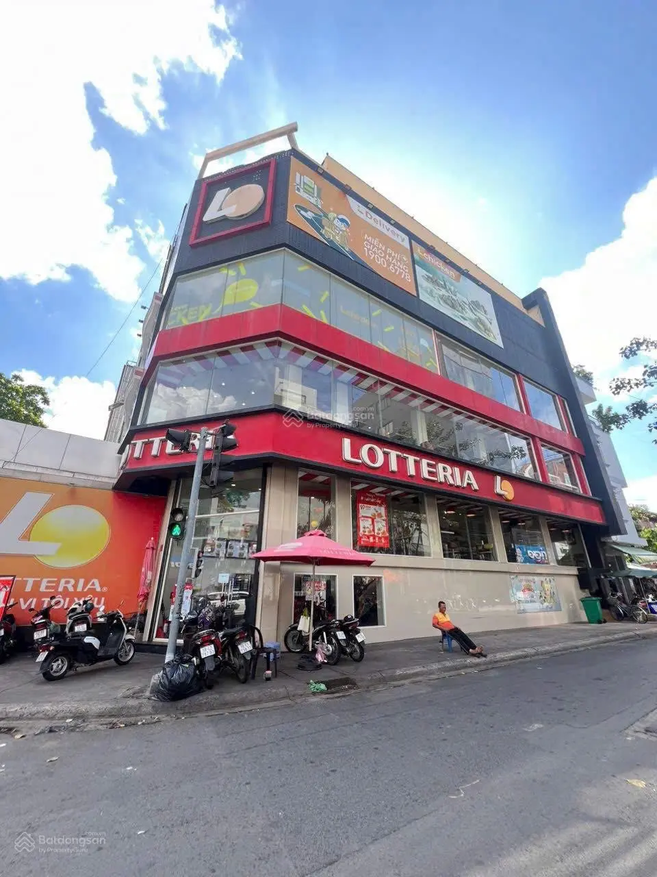 Góc 2 mặt tiền thành thái, quận 10. ngang 10m. đang cho thuê: 100 triệu/tháng, 6 tầng