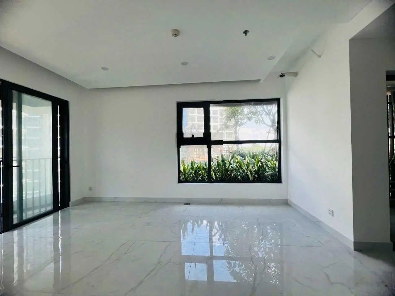 Hiếm! Còn 1 căn trệt trên không Alnata Plus - 80m2 - Bao gồm ô đậu xe - giá bán 5.550 tỷ (102%)