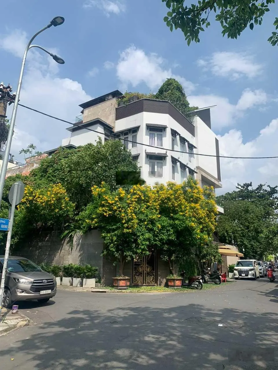 Bán nhà Góc 2 mặt tiền 7a Thành Thái P.14 Q.10 trệt 3lầu ST DT: 13m x 15m hậu 18m cn:190m2 giá 34tỷ