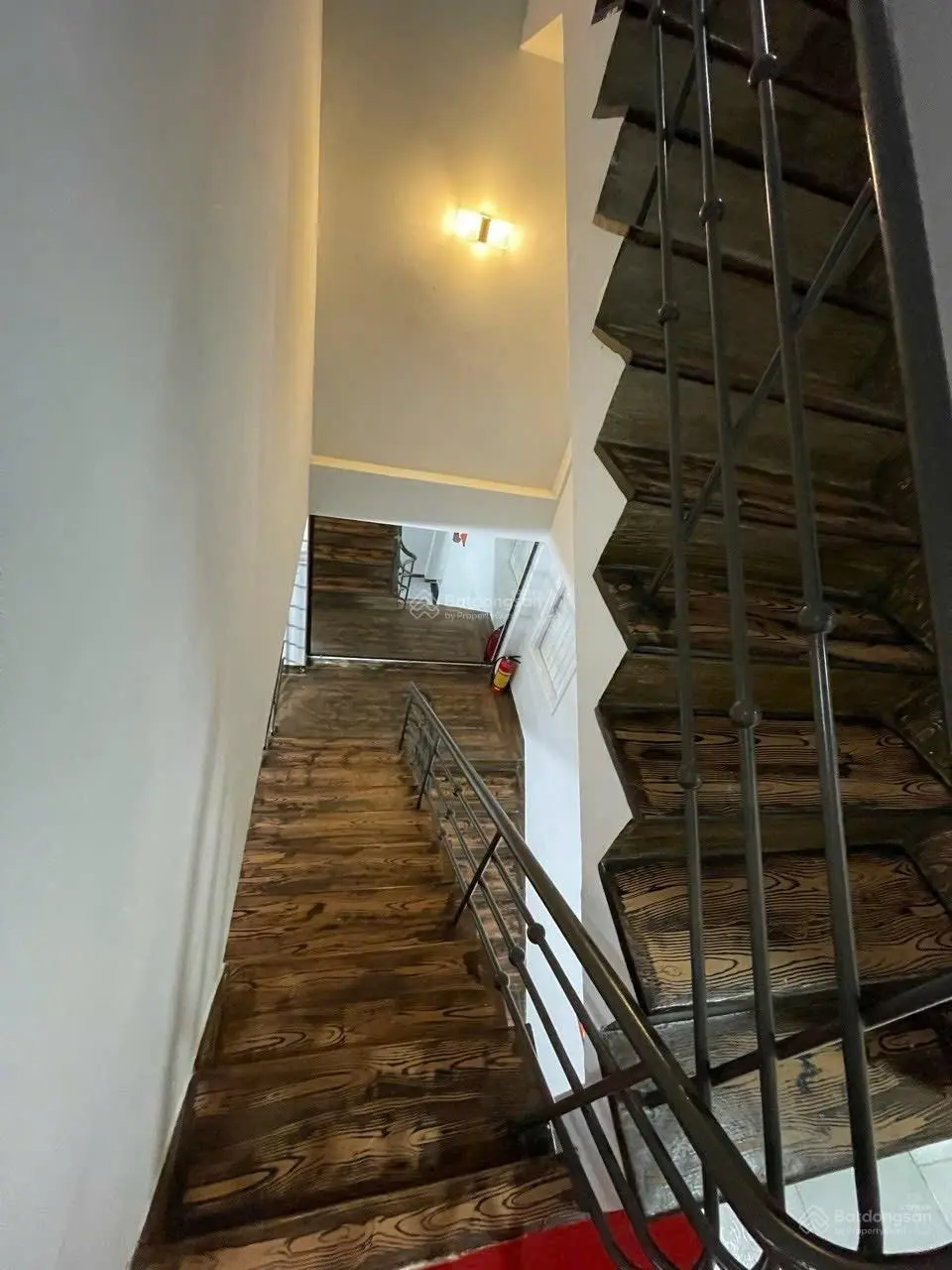 Bán Gấp Nhà Trung Tâm Phố - Lê Lợi - Cạnh Bên Công An TP - DT đất 64m Sân Rộng 70m2 - Chỉ 4.3 tỷ TL