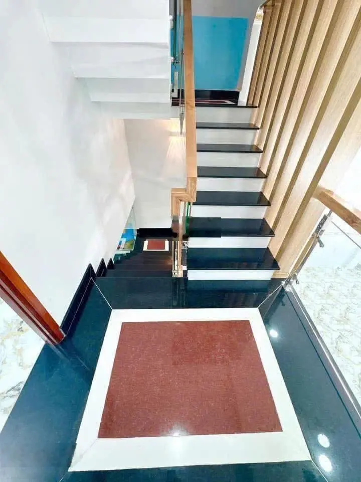 Chính chủ bán nhà mới keng Đường Bạch Vân - Phường 5 - Quận 5. Giá 3tỷ985/84,3m2. Gần chợ Hòa Bình