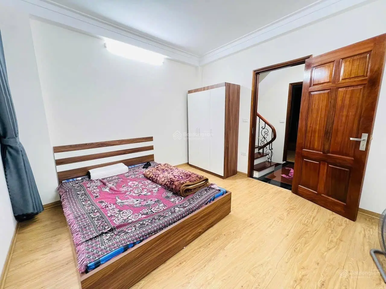 Bán nhà hơn 7 tỷ, nhà mới 50m2, Ngã Tư Vọng - Đại La, 5 tầng - 6 ngủ - gần phố - 2 thoáng trước sau