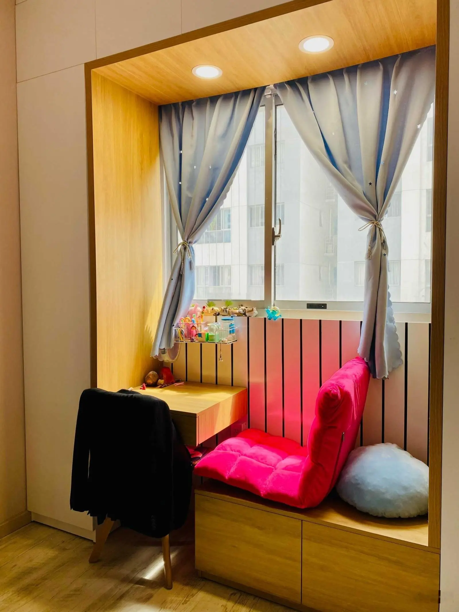 Chủ nhà cần bán căn Ruby 3PN - 2WC vị trí đẹp view nội khu, có sẵn nội thất đầy đủ