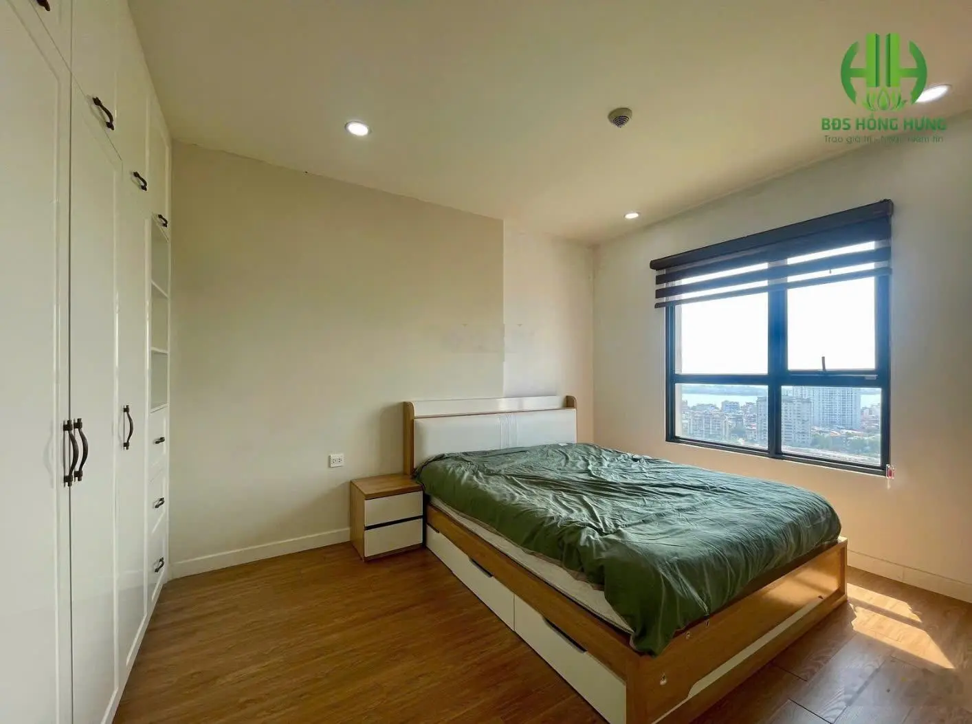 Chính chủ bán căn 3 phòng ngủ 118m2, tòa Novo, tầng đẹp giá nhỉnh 10 tỷ LH: 0918 111 ***