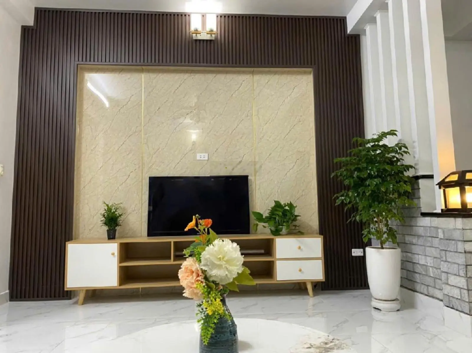 Nhà đẹp mỹ đình ngõ nông sát phố,ô tô cực gần,sổ đỏ phân lô giá 8.6 tỷ