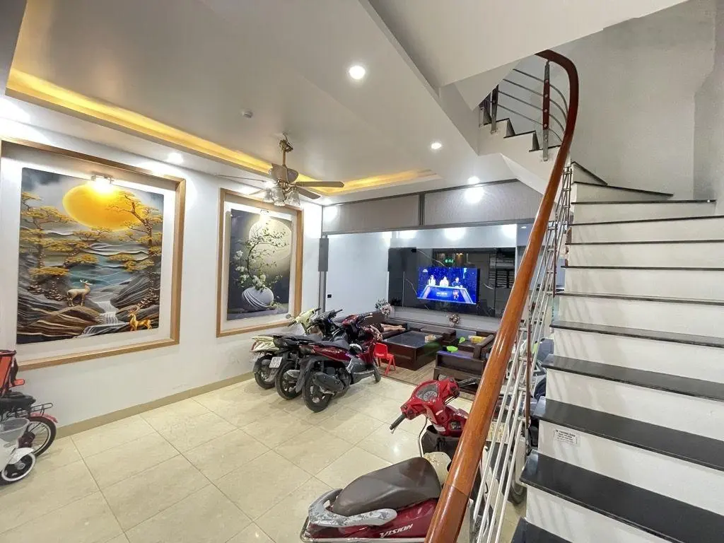 Lô góc 3 mặt thoáng - nhà dân xây đẹp ở luôn - 30m ra mặt phố đình thôn ô tô tránh vỉa hè kinhdoanh