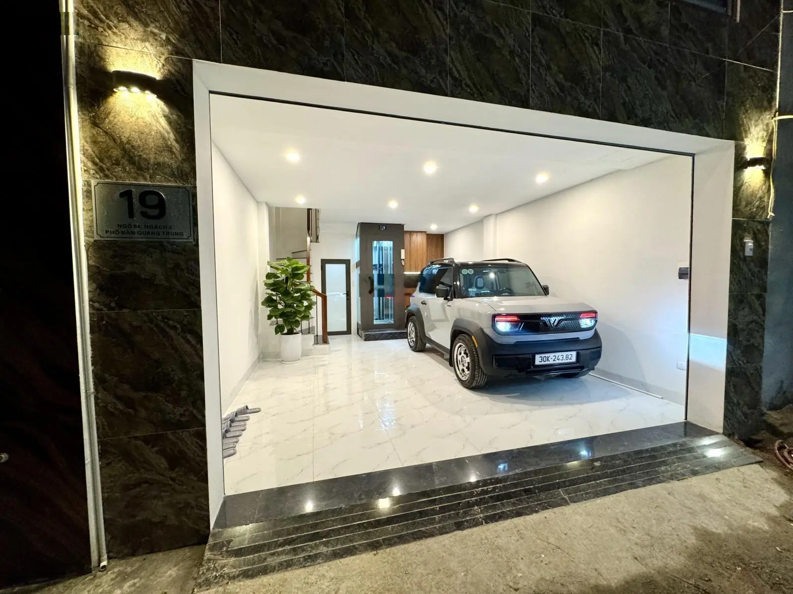 Bán nhà phố Đàm Quang Trung-Long Biên, DT:36m2, MT:4,8m, xây 6 tầng, thang máy nhập khẩu, full NT