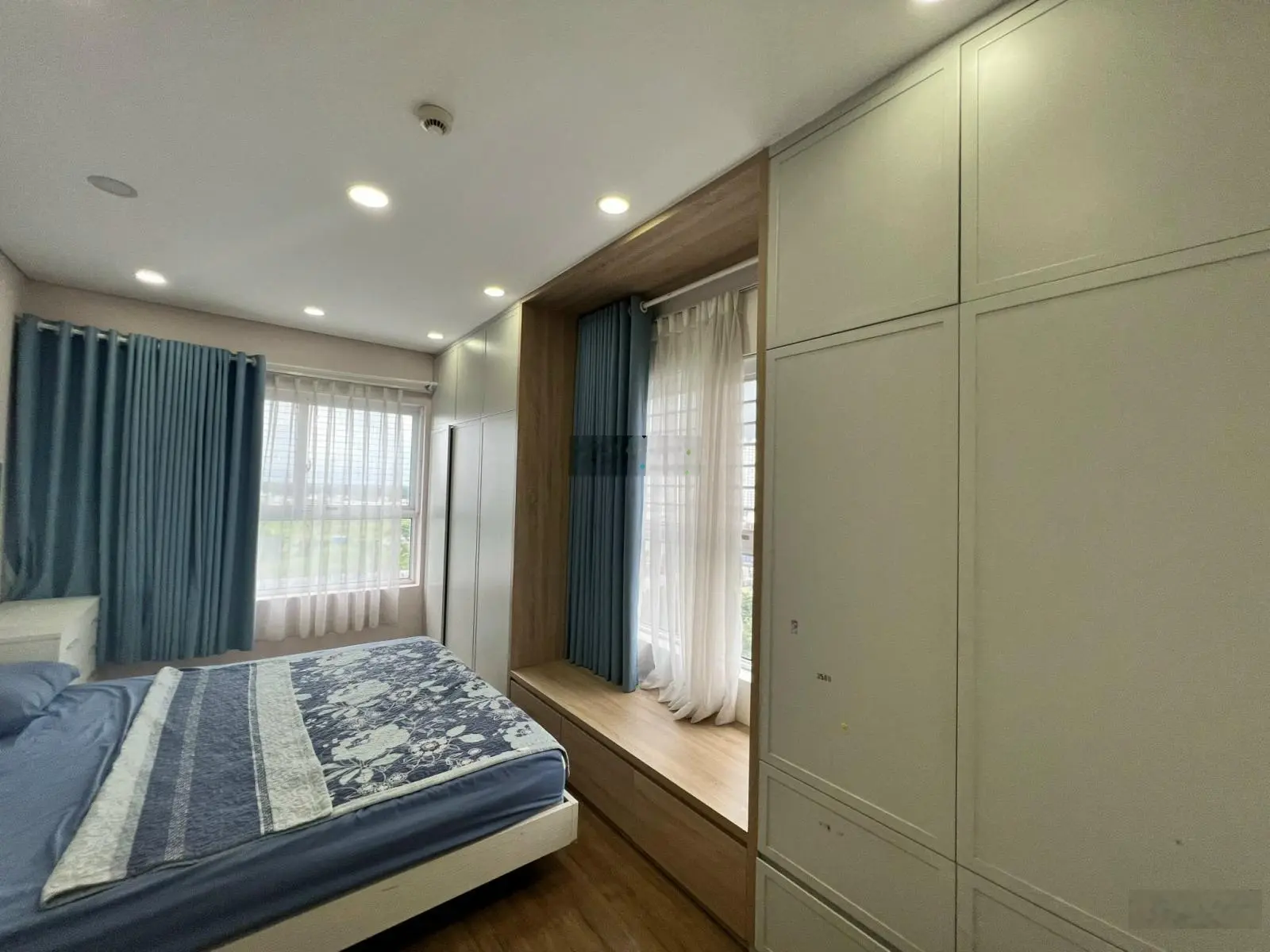 Bán căn hộ 75m2 2pn2wc căn góc, view nội khu đẹp, thông thoáng, đã có sổ hồng, giá 3.399 tỉ