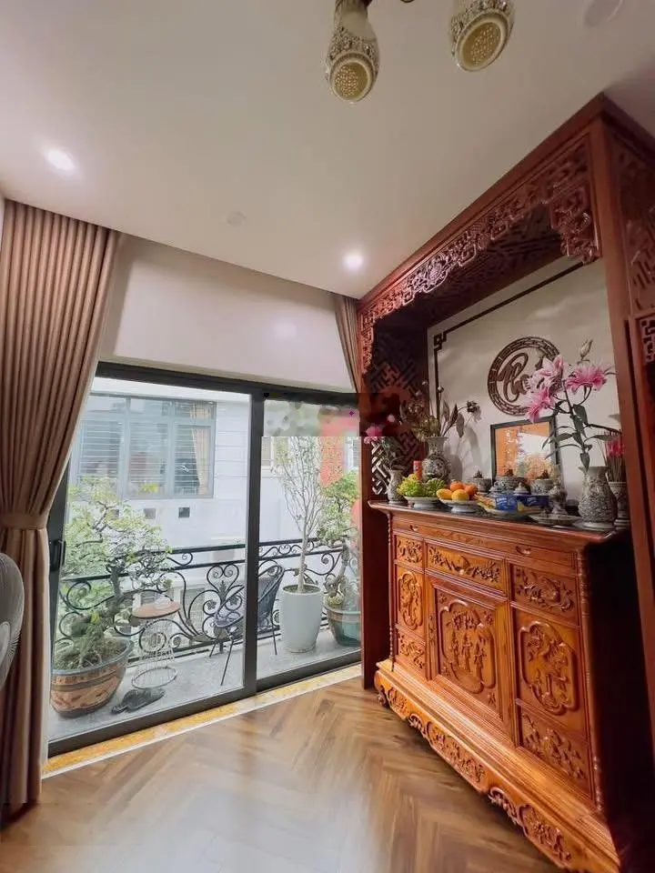 Siêu phẩm thái hà- ô tô chạy vòng quanh nhà - khu vực dân trí cao- kinh doanh văn phòng