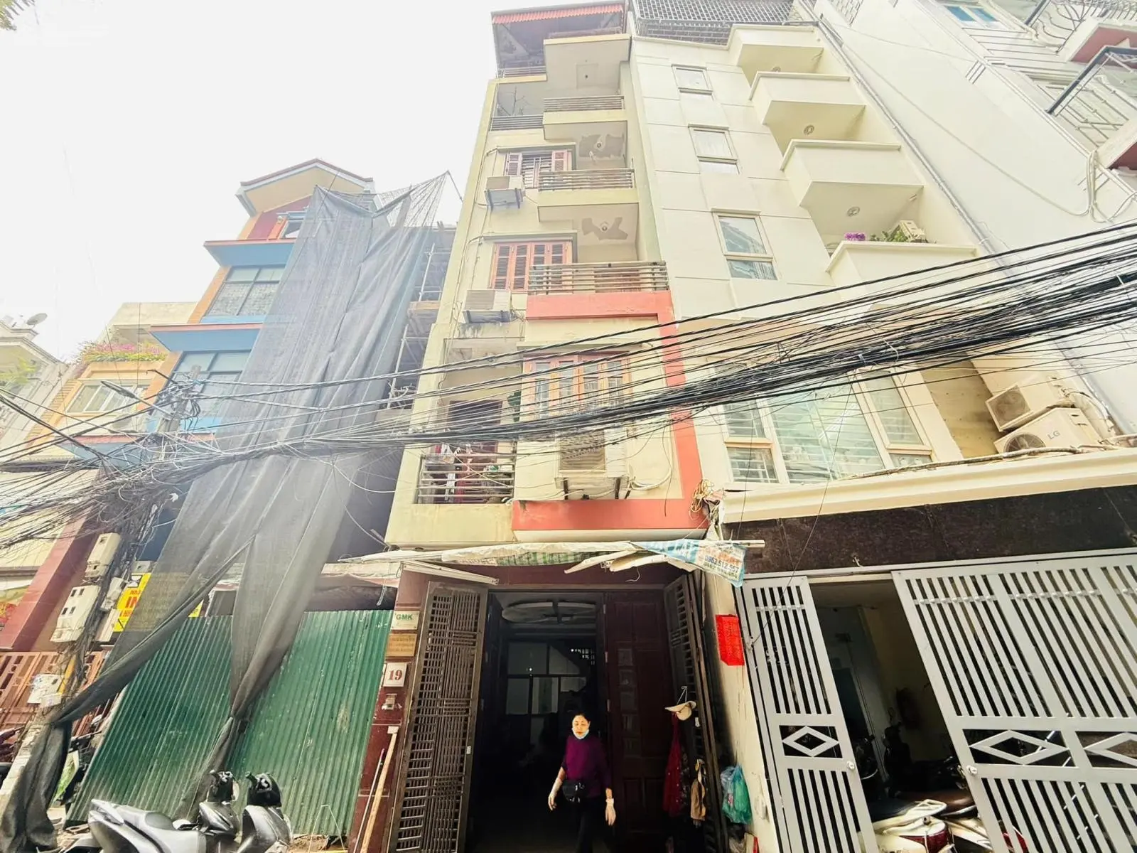 Bán nhà Pháo Đài Láng, Đống Đa: 69m, 5 tầng, mặt tiền 4 m giá 23 tỷ. Ngõ ô tô tránh kinh doanh.