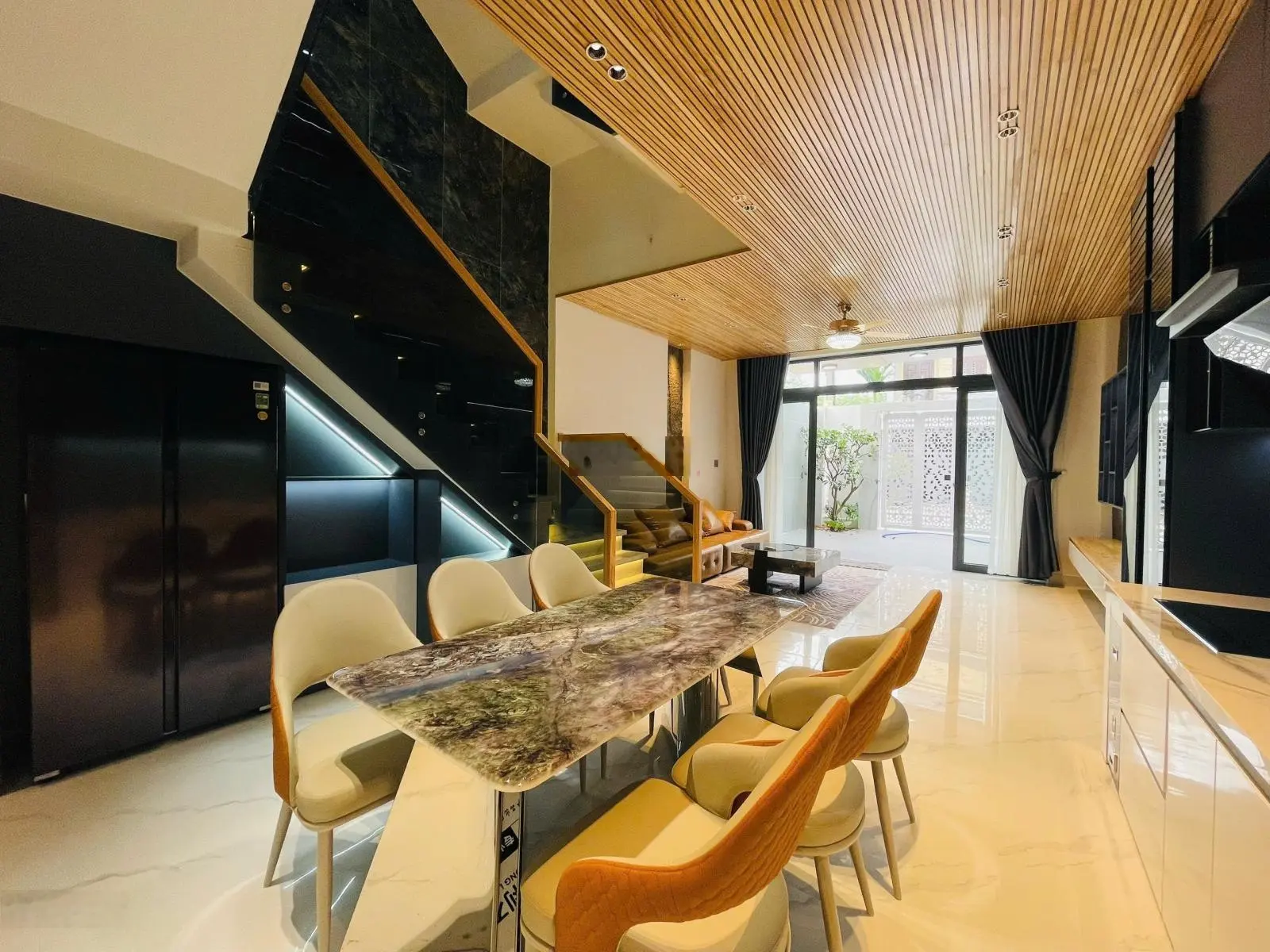 Siêu phẩm 3 tầng Phú Thạnh 10, Hòa Minh, Liên Chiểu gần Biển | Có gara ô tô, Full nội thất xịn xò