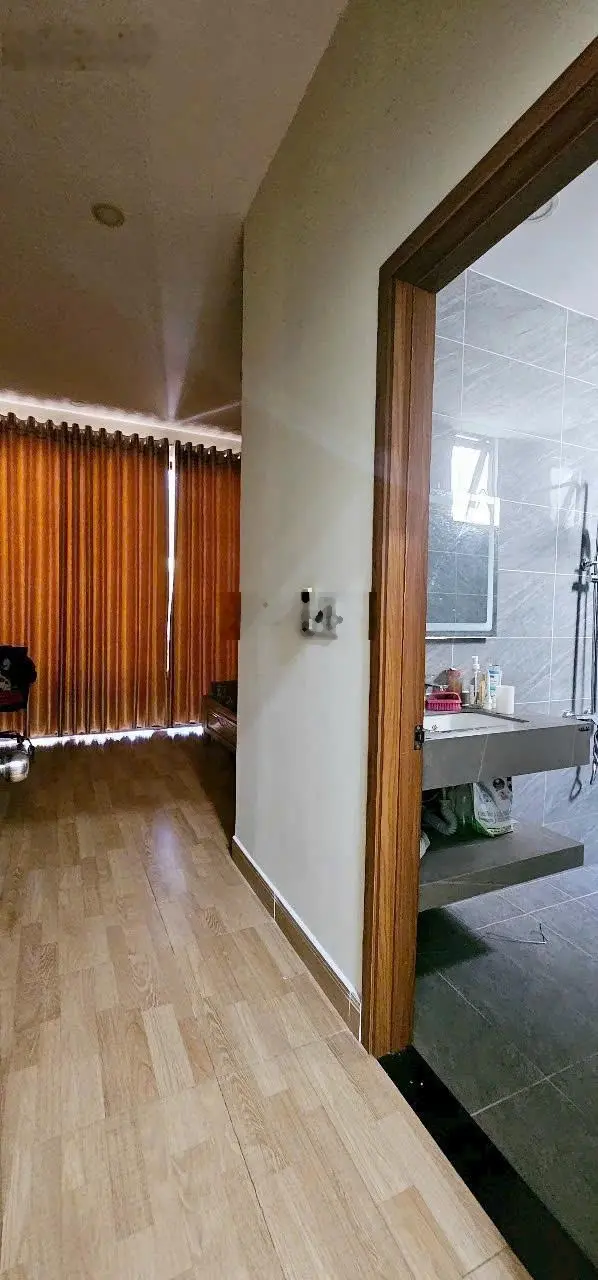 Bán nhà đẹp 4pn 4wc (5,10x20m) - Sân đậu ô tô - gần Gò Dưa - Tặng nội thất cao cấp