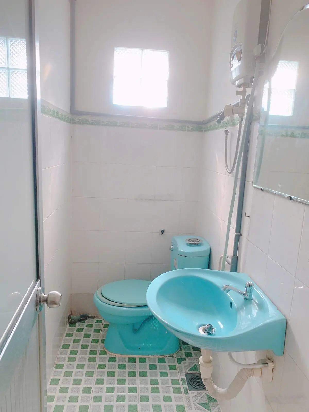 Bán nhà phú nhuận 3 lầu (7.3 x 4,2) ô tô đỗ cửa - mặt tiền, cho thuê 14tr/tháng. giá 5.88 tỷ.