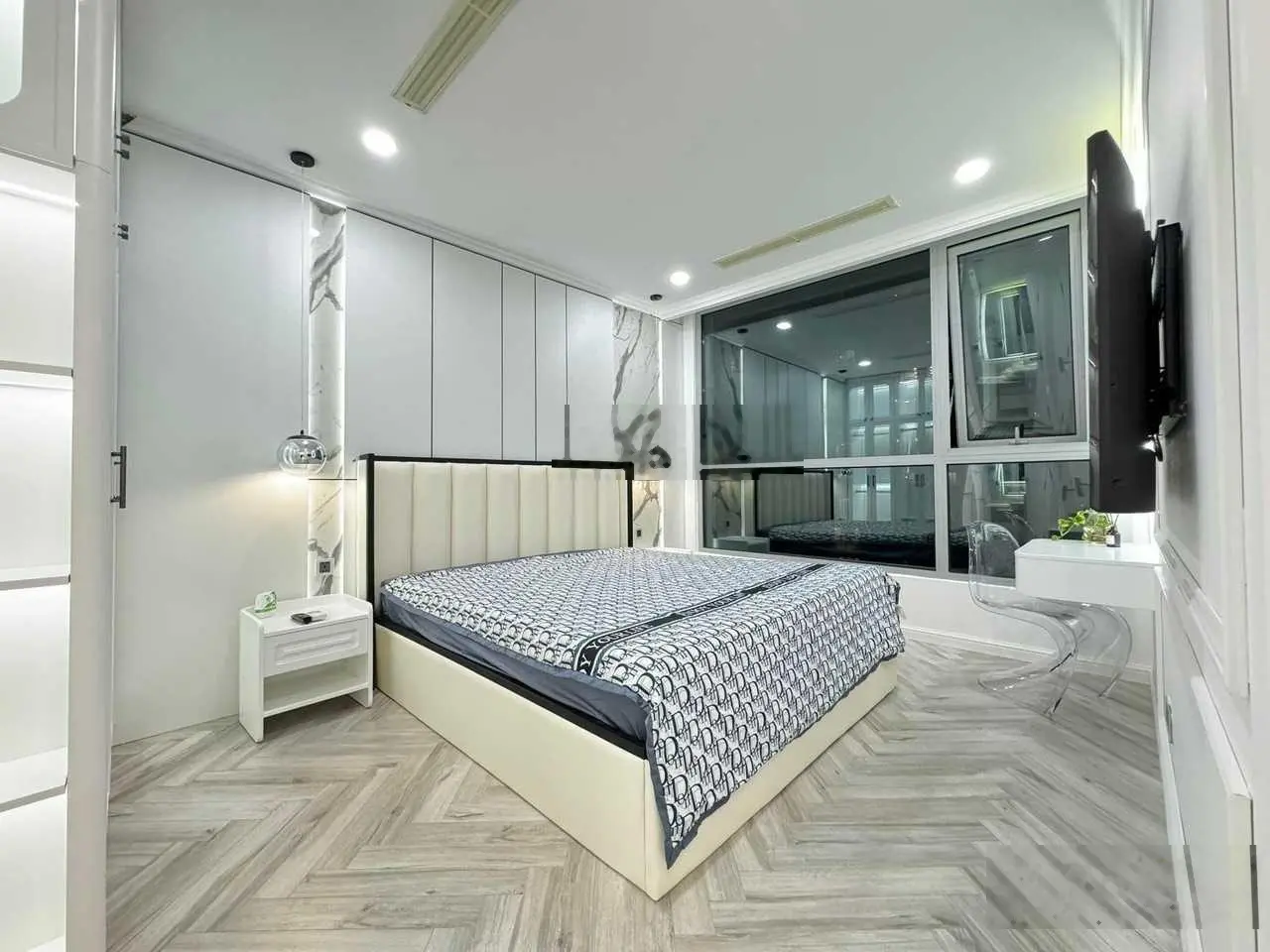 Chính chủ cần bán gấp 3PN nội thất sang xịn, tòa Landmark 1, Vinhomes Central Park
