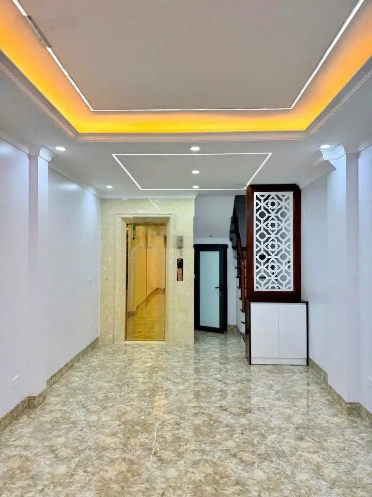 Bán nhà giáp bát - thang máy - phân lô 6 tầng - mới đẹp gần phố