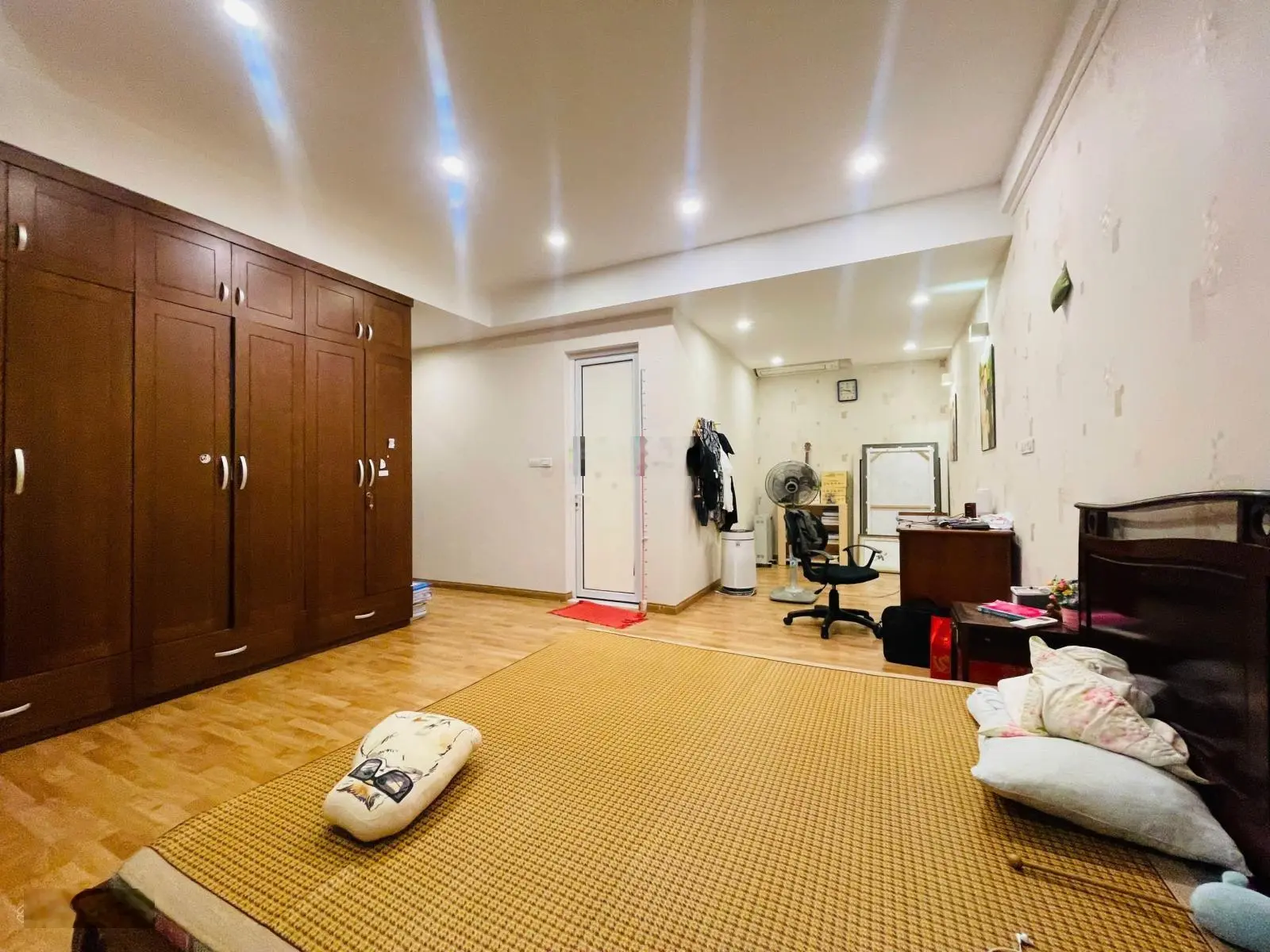 Mình cần bán căn 2 ngủ 80m2 toà The Park Home - Cầu Giấy, full đô bàn giao, sổ đỏ