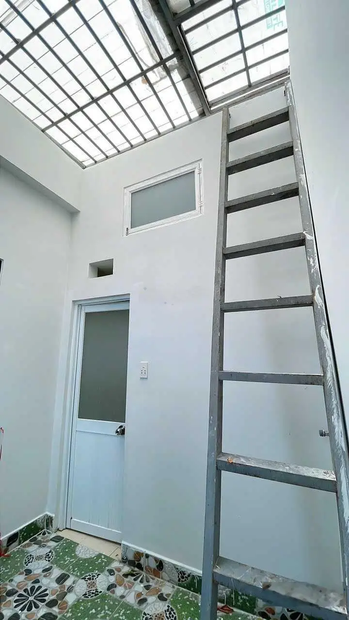 Bán nhà 2 lầu, hẻm 1/ ngay chợ Lê Đình Cẩn, P. Tân Tạo, Bình Tân - Giá nhỉnh hơn 2 tỷ