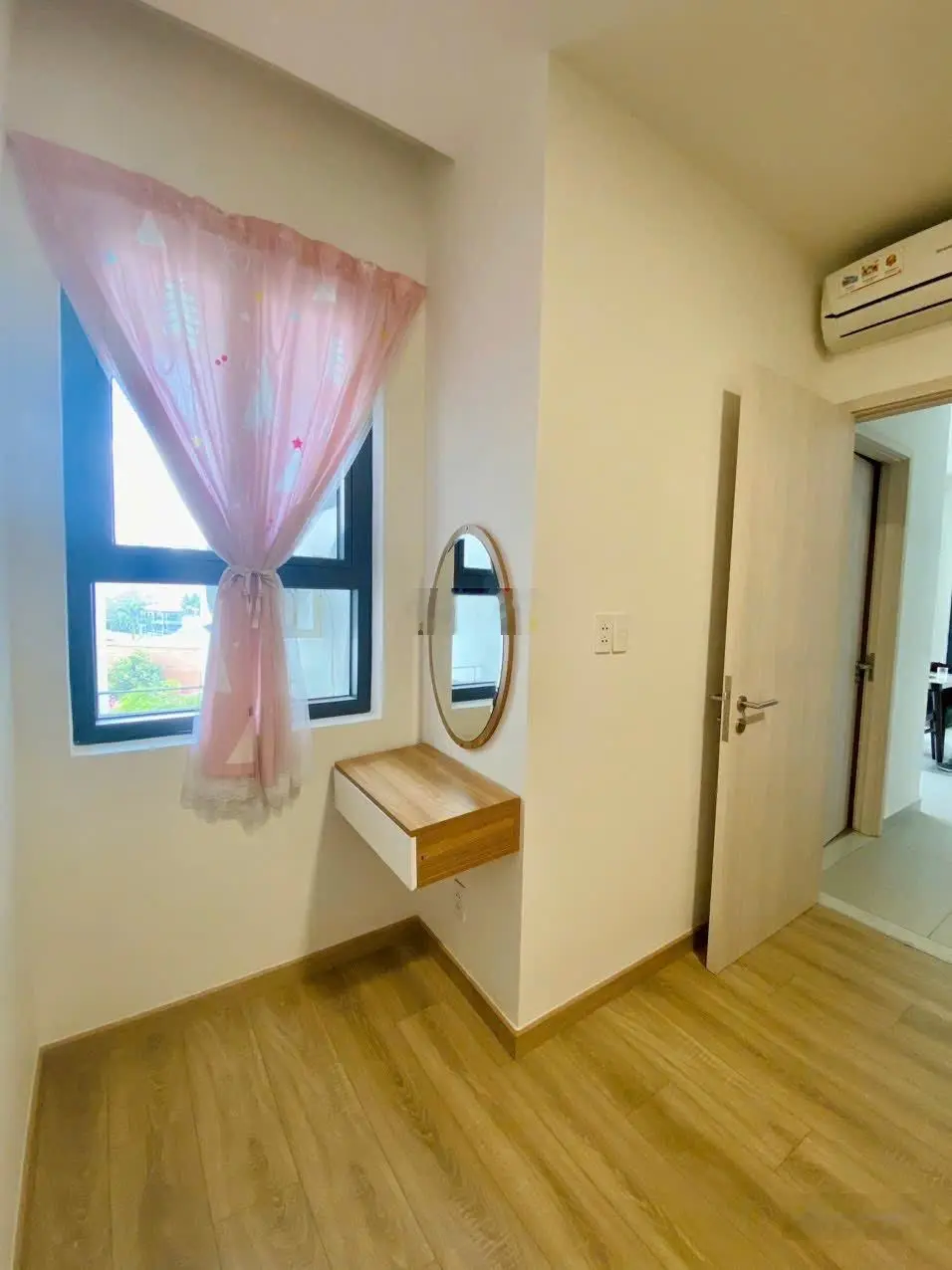 Cần tiền đi nước ngoài bán gấp căn 2PN2WC Full NT, sẵn hợp đồng thuê, giá tốt cho khách thiện chí