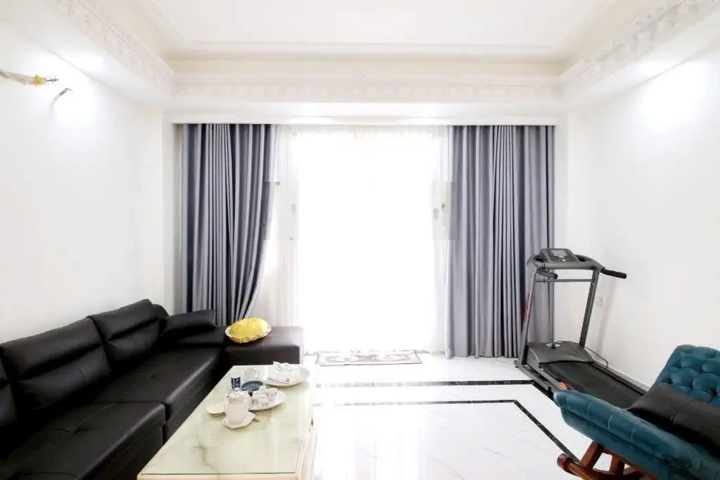 Bán nhà MT đường Lạc Long Quân, P5, Q11. DT: 5x27. KC 6 tầng thang máy - Tây Nam. Giá 25 tỷ TL